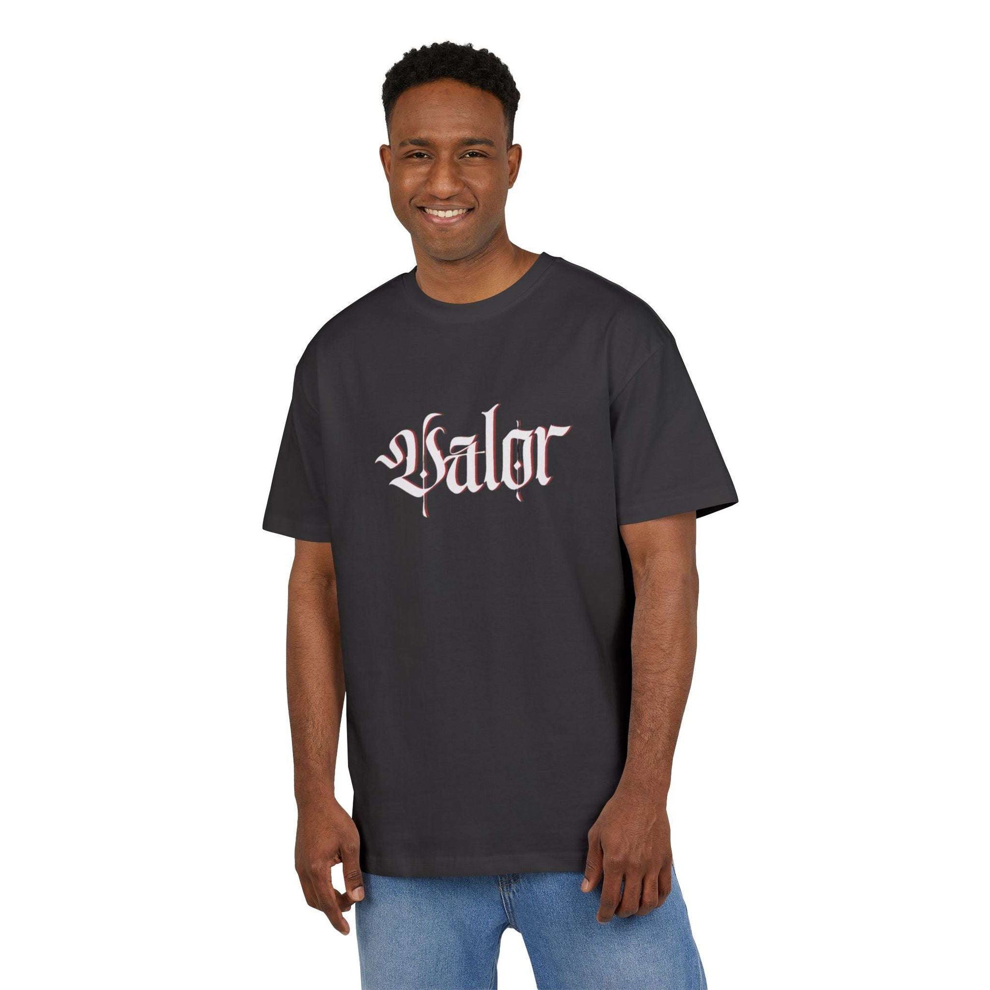Tee shirt oversize VALOR – Dominion noir porter par un sportif