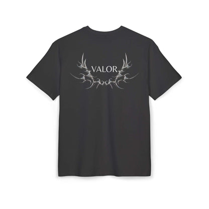 T-shirt VALOR – Dominion noir en coton premium avec design tribal métallique autour du logo VALOR, symbole de leadership et puissance.