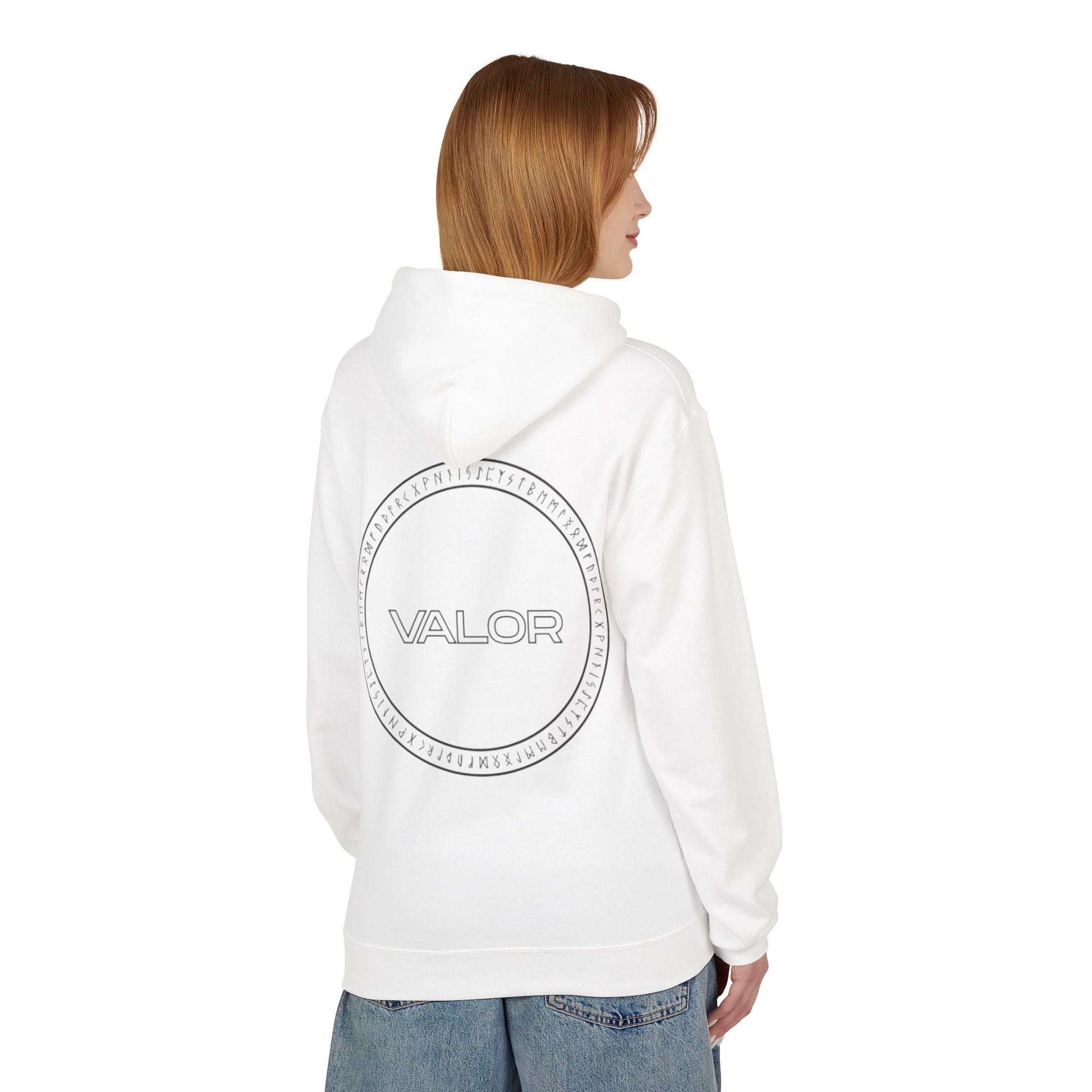 Hoodies VALOR – Runic Circle blanc a capuche porter par un sportif
