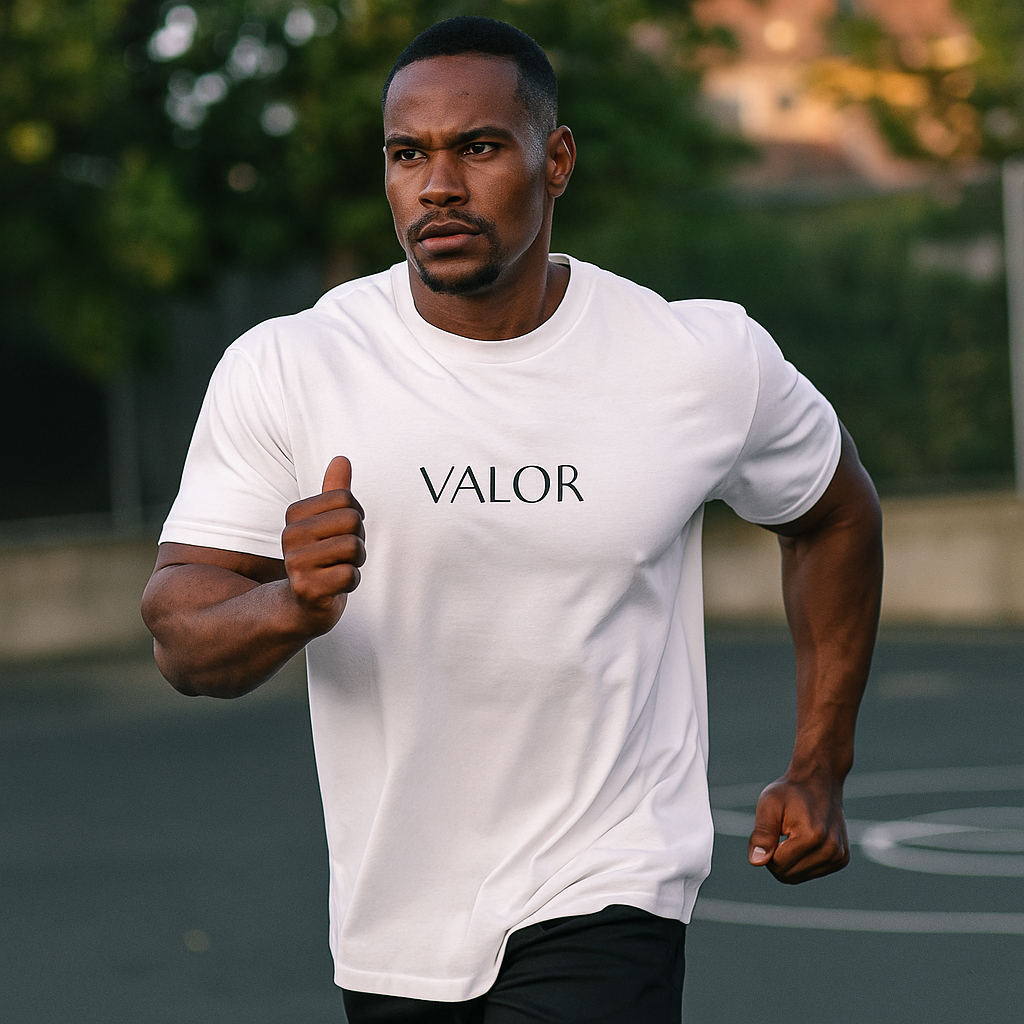 T-shirt blanc VALOR – Thorns en coton avec motif couronne d’épines futuriste au dos, symbole de résilience et force.