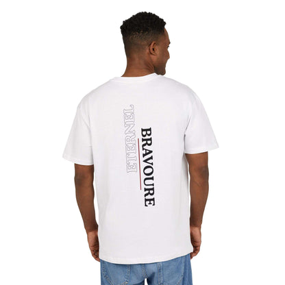 Tee-shirt blanc VALOR – Bravoure Éternelle avec texte vertical blanc et rouge, symbole de courage et persistance.