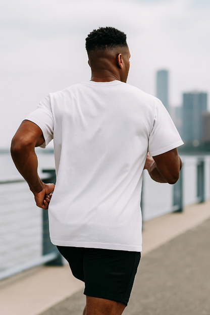 T-shirt blanc VALOR – Essential avec logo centré en typographie fine, coupe droite en coton doux, style sobre et élégant.