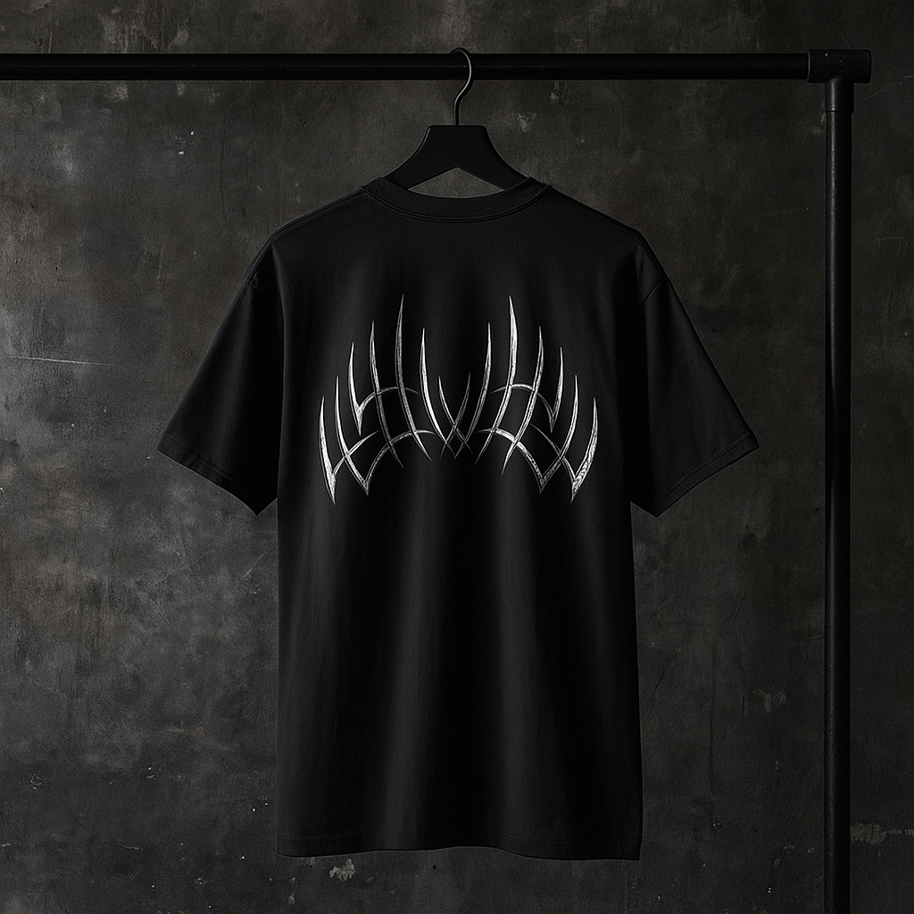 T-shirt noir VALOR – Thorns en coton avec motif couronne d’épines futuriste au dos, symbole de résilience et force.