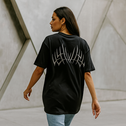 T-shirt noir VALOR – Thorns en coton avec motif couronne d’épines futuriste au dos, symbole de résilience et force.