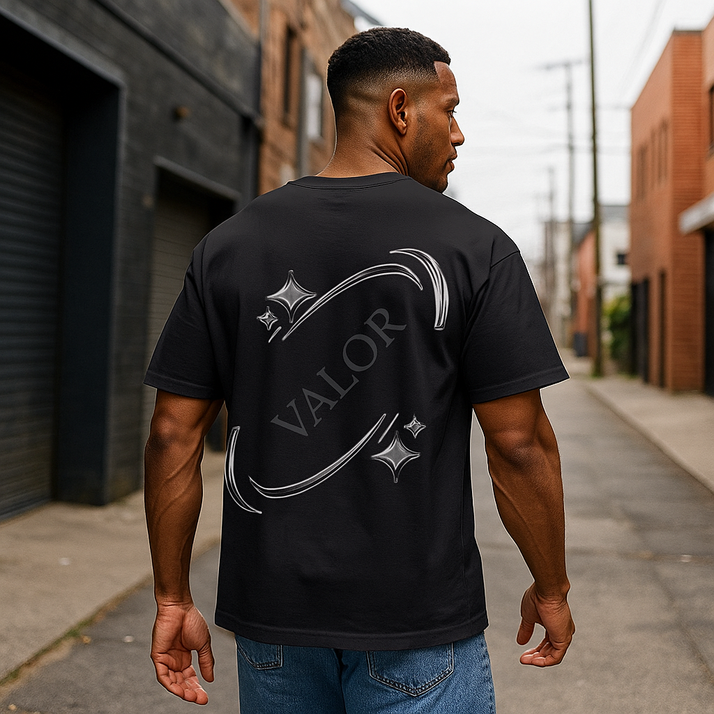 T-shirt noir VALOR – Signature avec logo métallique au dos refletissant la détermination et fierté, en coton premium doux et durable
