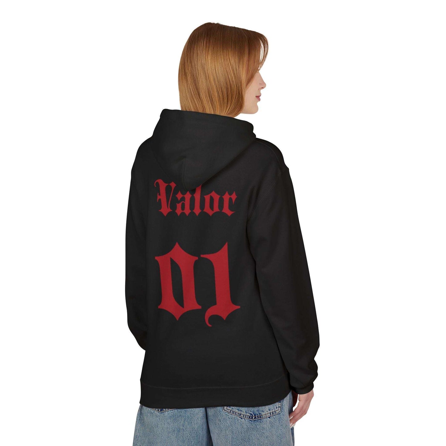 Hoodie VALOR – Team 01 de face porter par un sportif