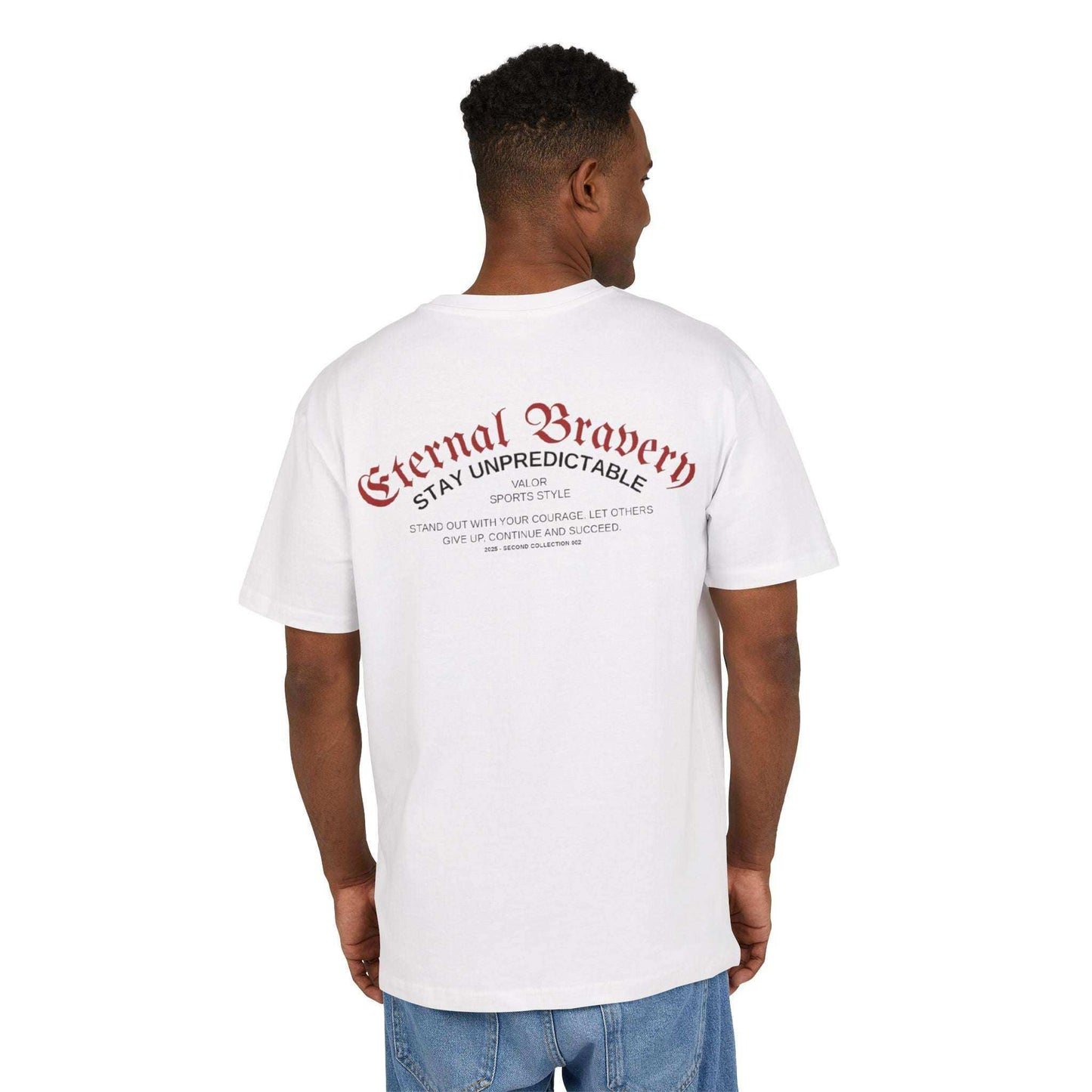 Tee shirt oversize VALOR – Invictus blanc porter par un soprtif