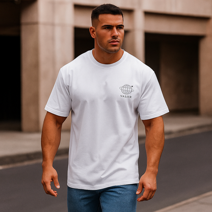 Tee-shirt blanc Le VALOR – Global Unity avec globe stylisé sur poitrine en coton premium minimaliste et confortable